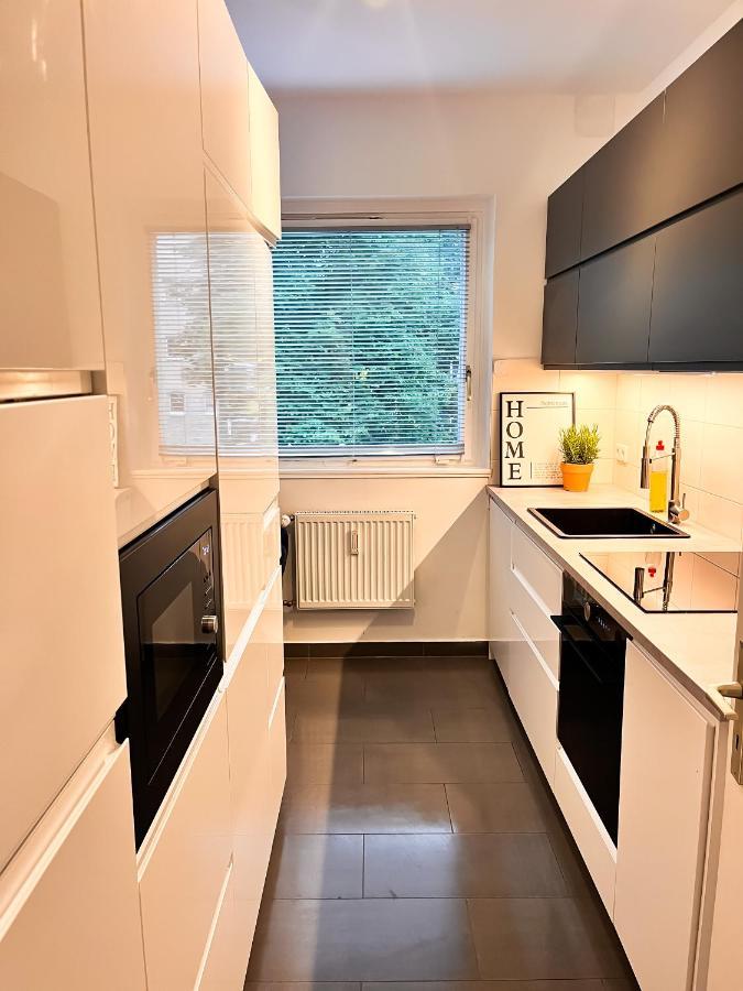 01 Bedroom In Mitte-up To 5 People-private Free Parking Apartment Berlin
