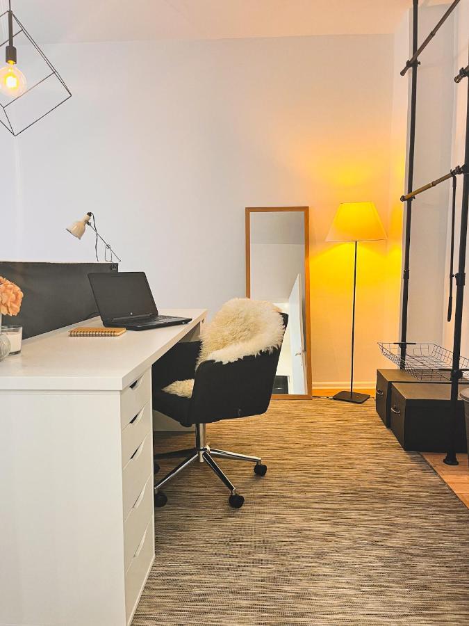 Apartment 01 Bedroom In Mitte-up To 5 People-private Free Parking