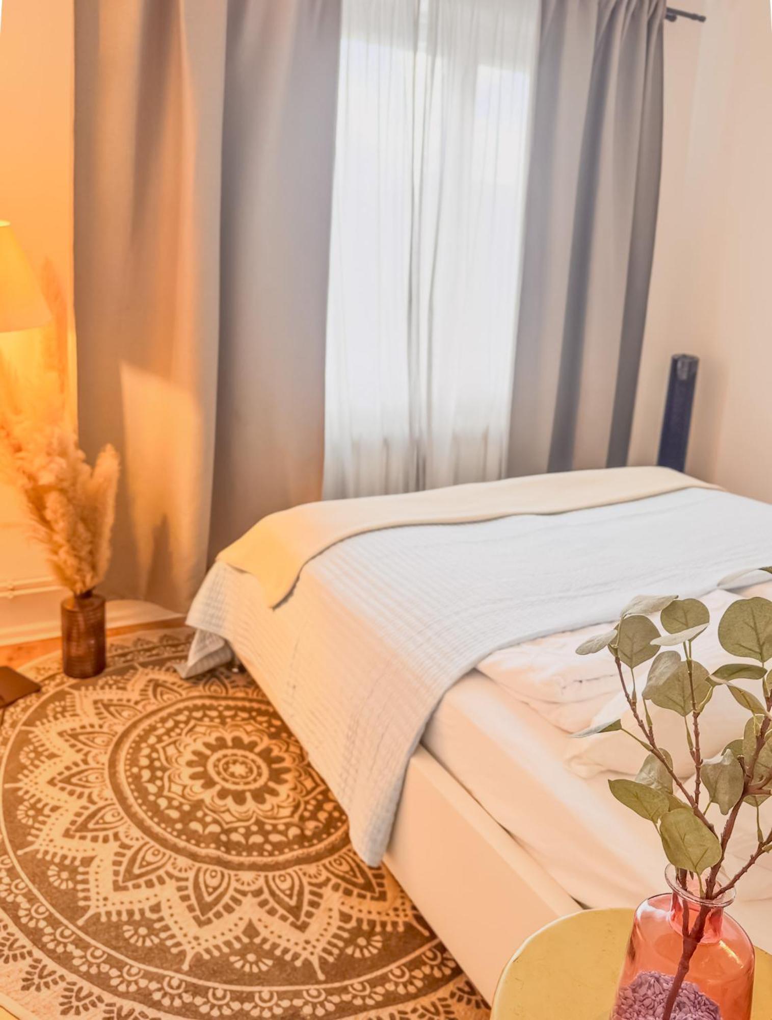 Apartment 01 Bedroom In Mitte-up To 5 People-private Free Parking