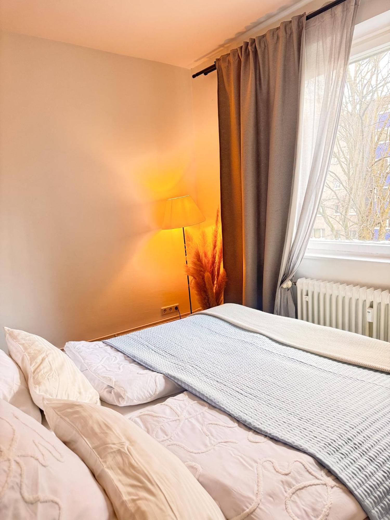 01 Bedroom In Mitte-up To 5 People-private Free Parking * Berlin